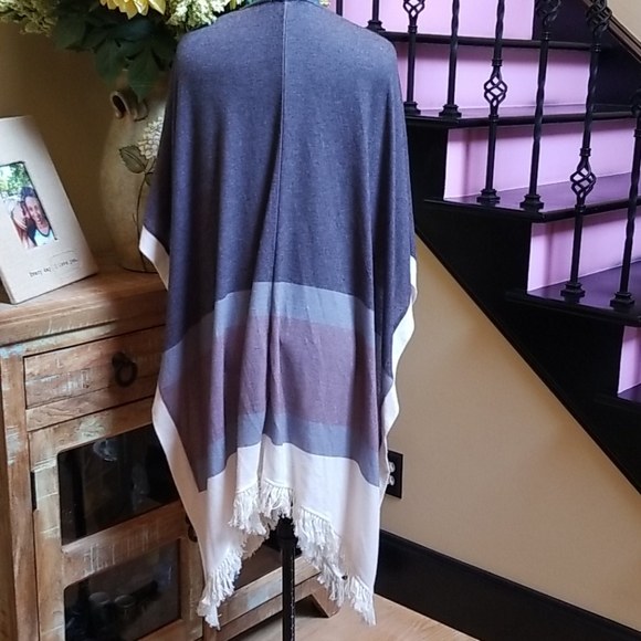 NWOT Bar lll Poncho - SZ S/M - Picture 5 of 5